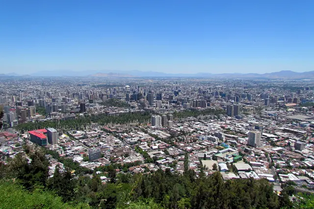 Vista de Santiago desde el cerro San Cristóbal